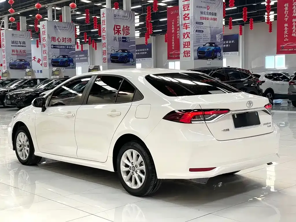 Toyota Corolla 2023 из CN, фото 3