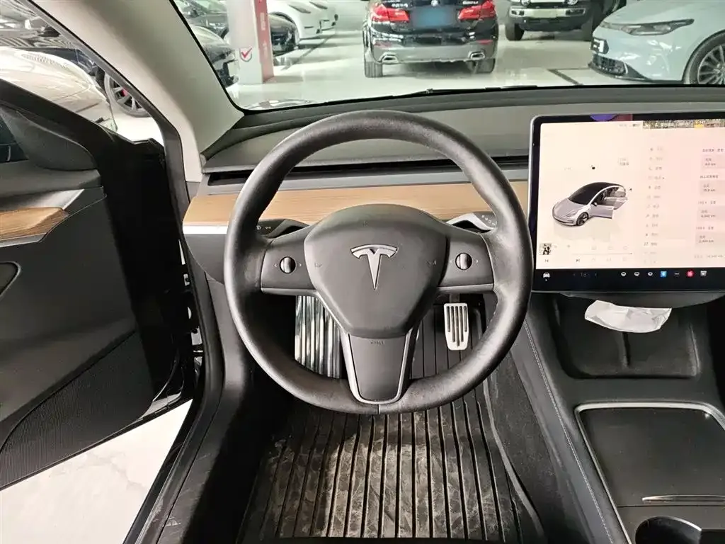 Tesla Model 3 — фото 9