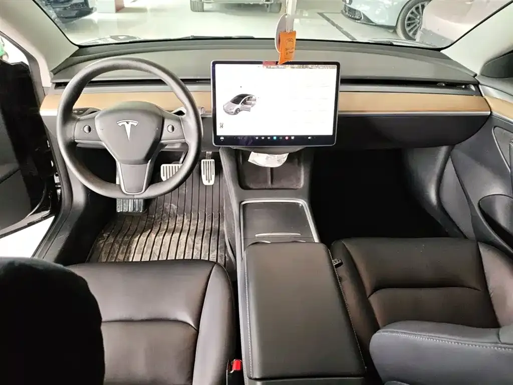 Tesla Model 3 — фото 8