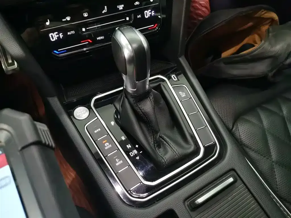 Volkswagen Magotan GTE PHEV 2023 из CN, фото 6