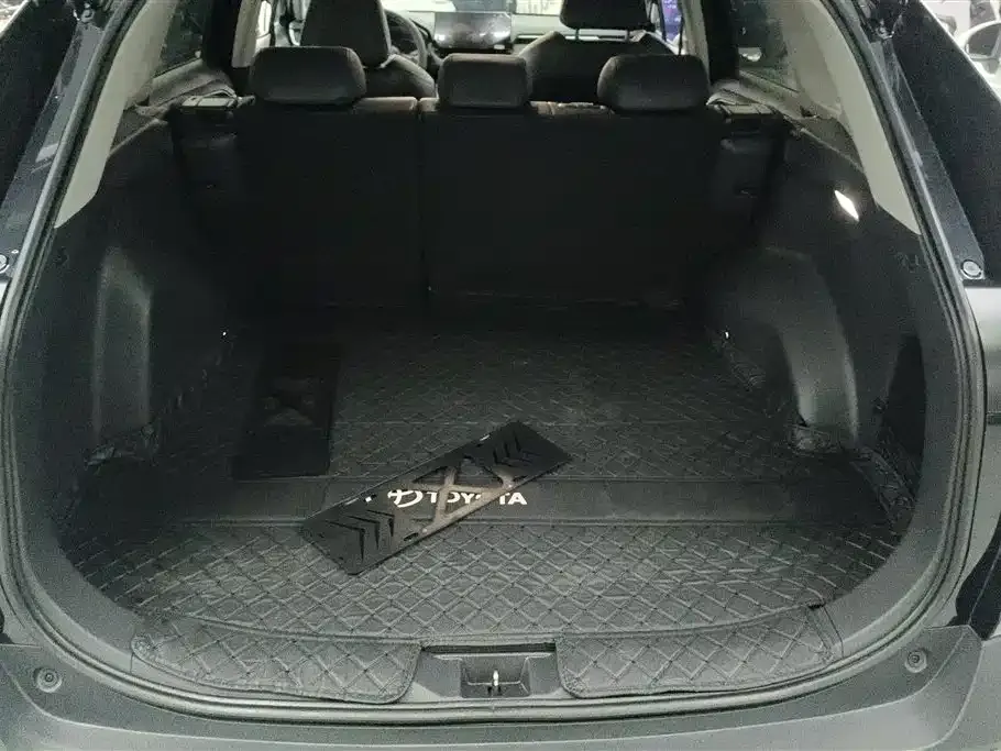 Toyota RAV4 2025 из CN, фото 4