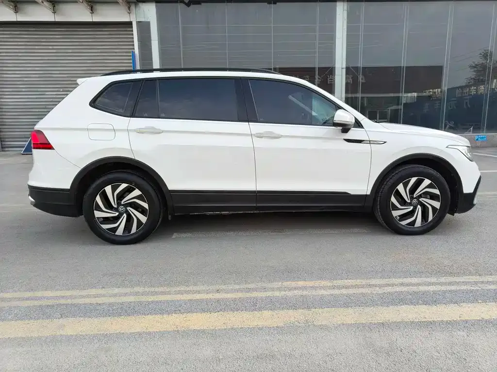 Volkswagen Tiguan L 2022 из CN, фото 2