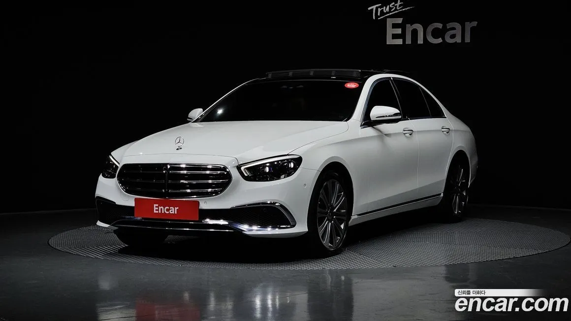 Mercedes-Benz E-Class — фото 1