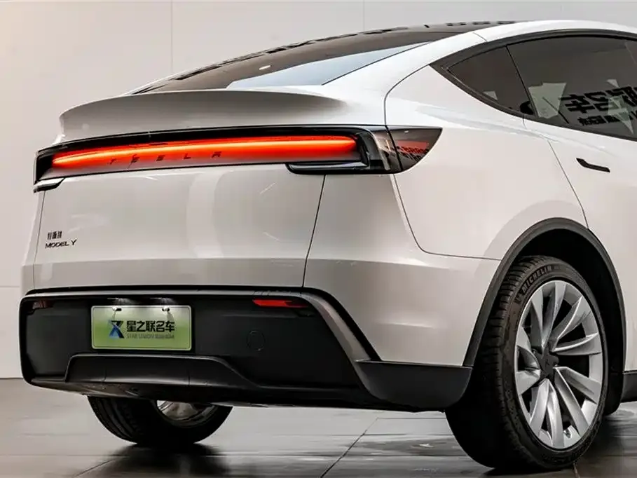 Tesla Model Y 2025 из CN, фото 6