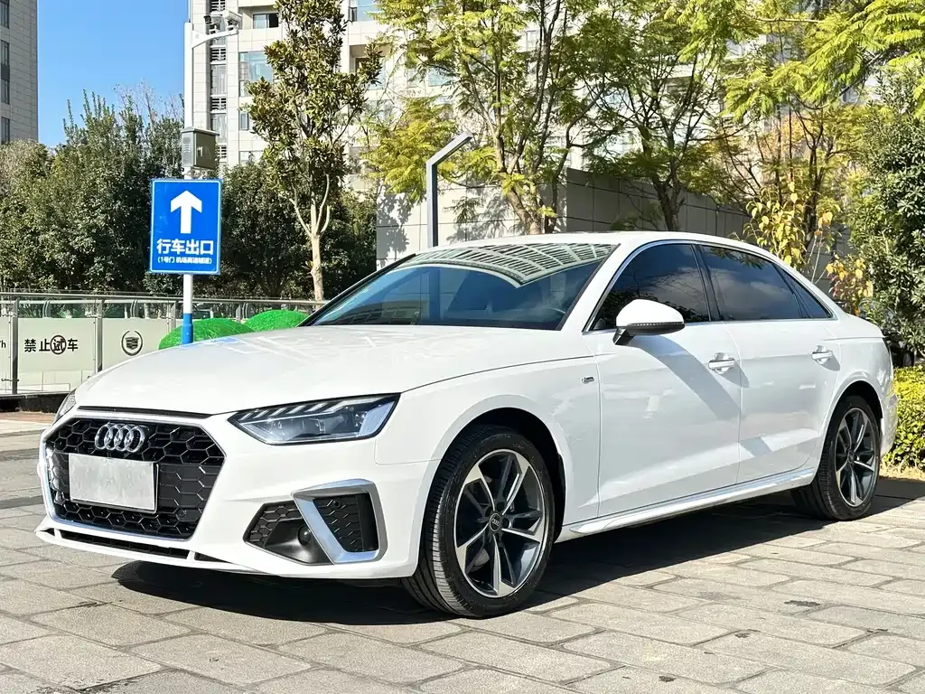 Audi A4L 2023 из CN, фото 1