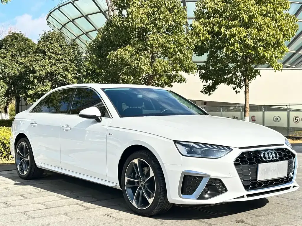 Audi A4L 2023 из CN, фото 3