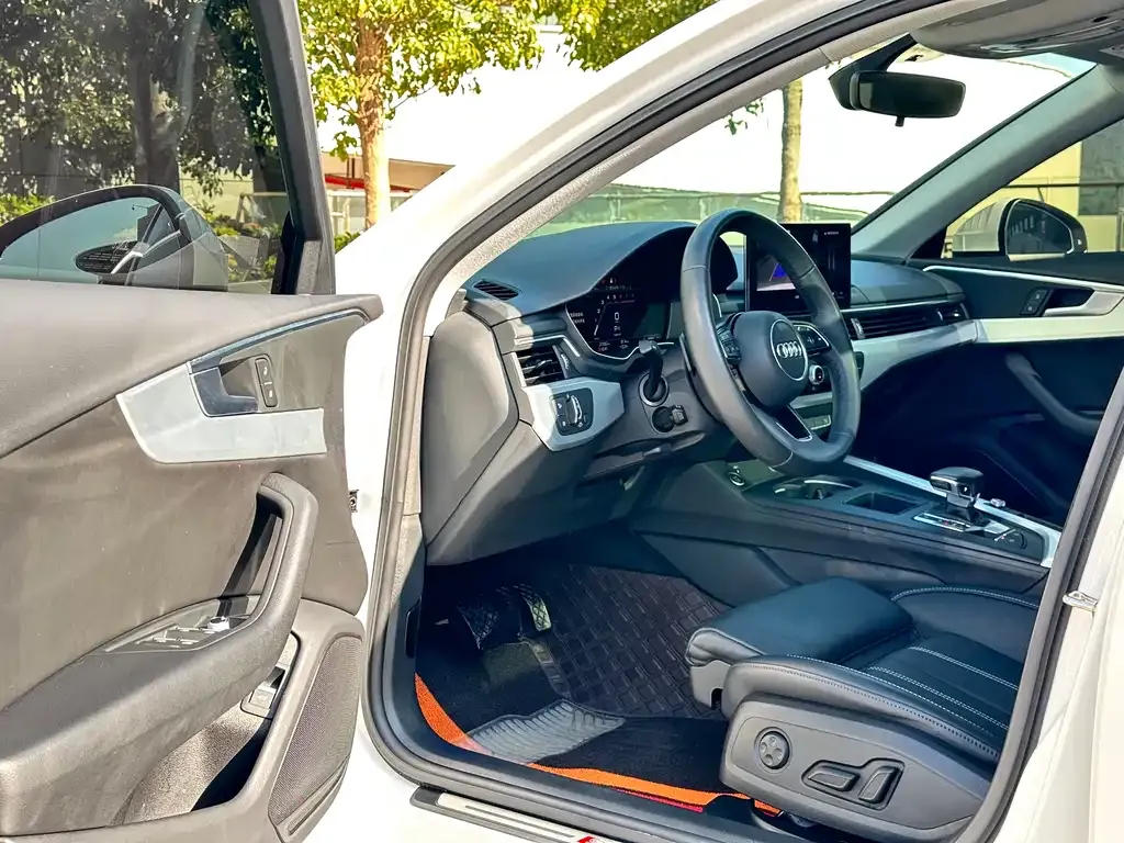 Audi A4L 2023 из CN, фото 4