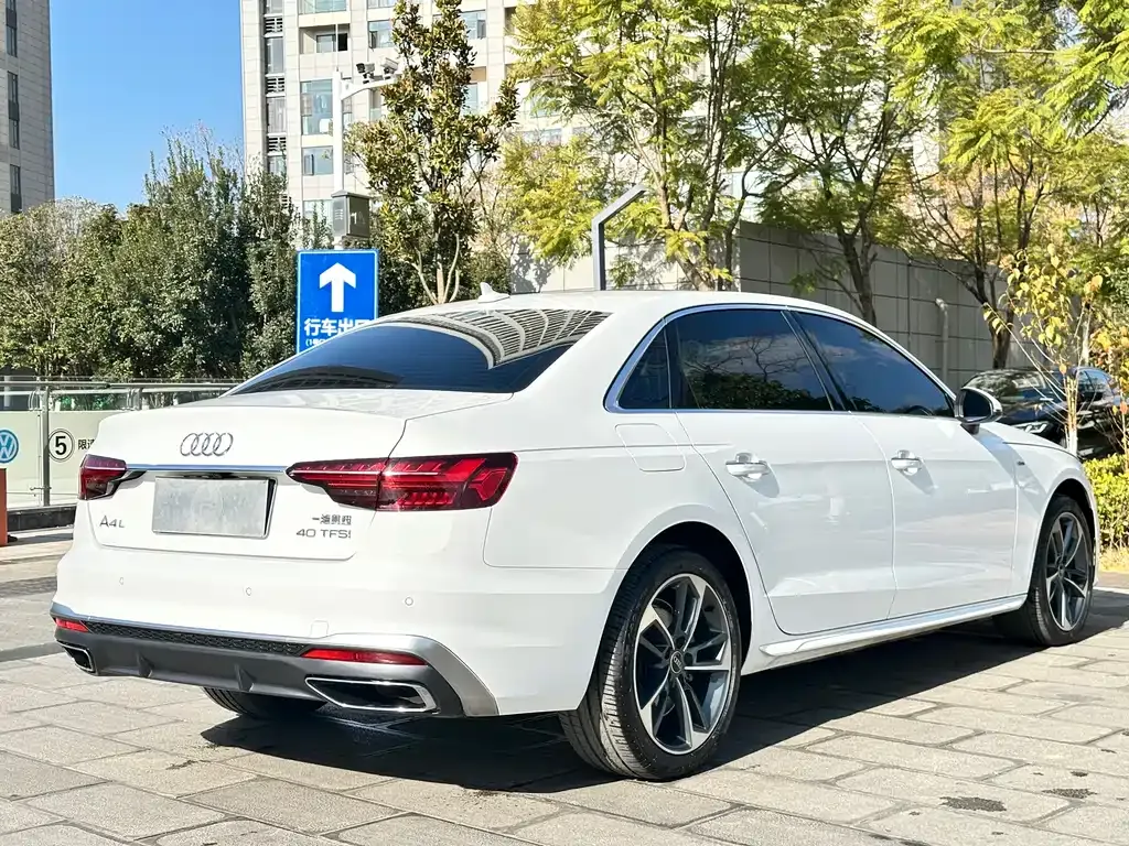 Audi A4L 2023 из CN, фото 7