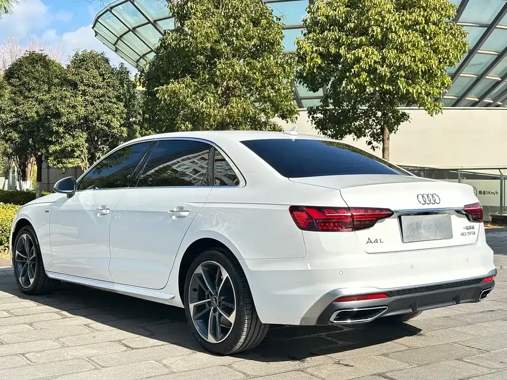 Audi A4L 2023 из CN, фото 9