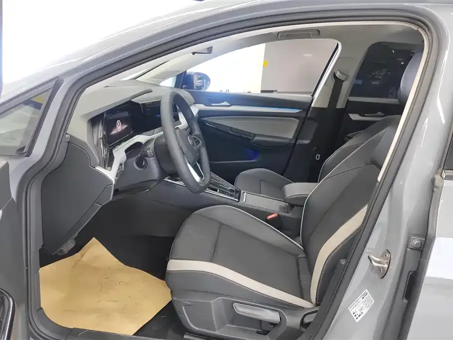 Volkswagen Golf 2023 из CN, фото 6