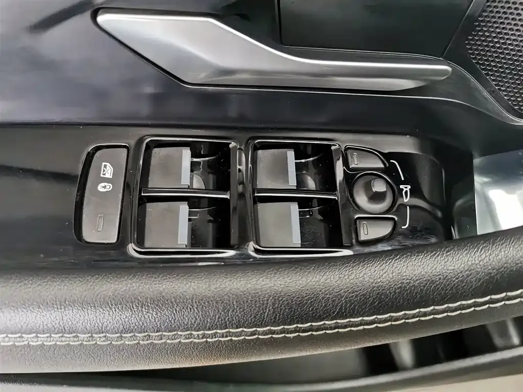 Jaguar E-PACE 2023 из CN, фото 9