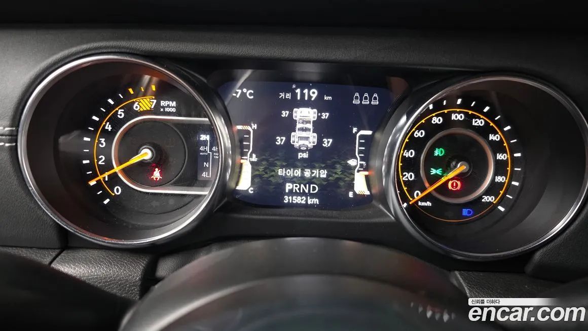 Jeep Wrangler 2022 из KR, фото 8
