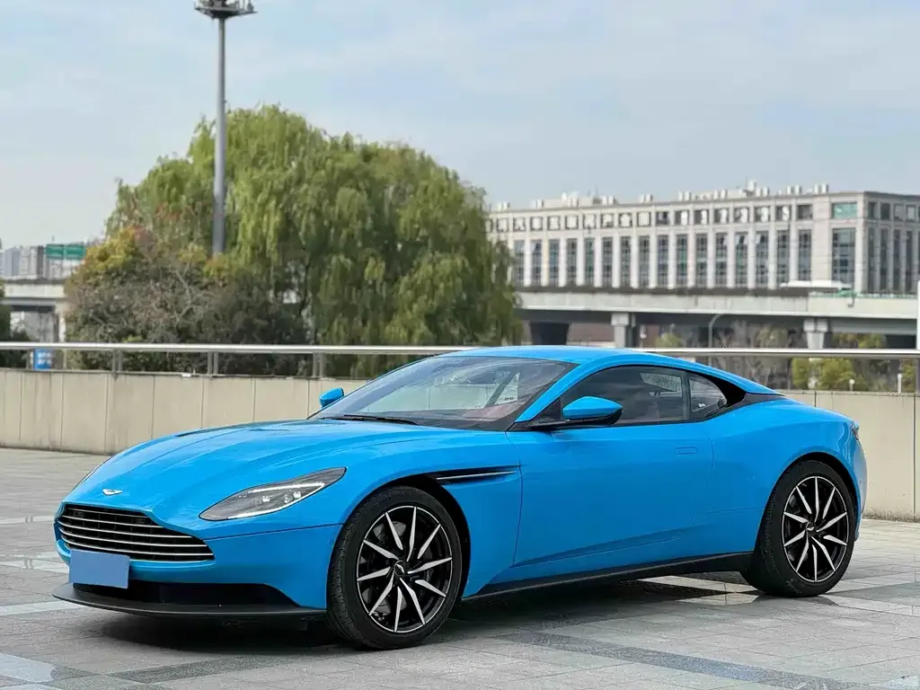Aston Martin DB11 2023 из CN, фото 1