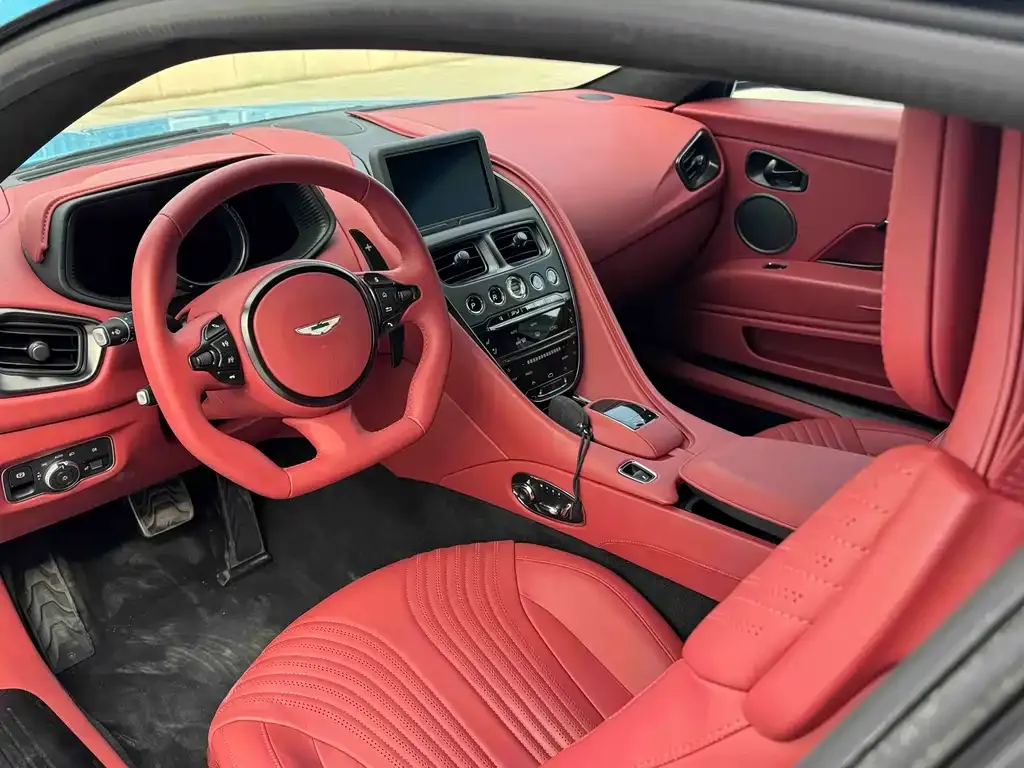Aston Martin DB11 2023 из CN, фото 10