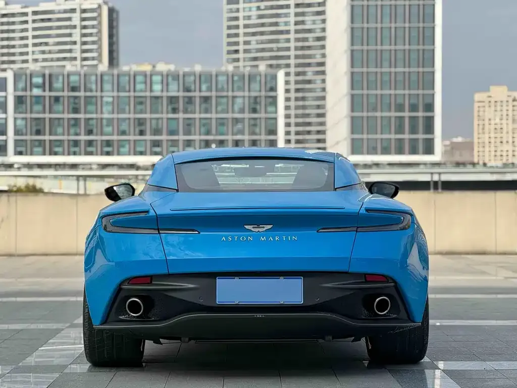 Aston Martin DB11 2023 из CN, фото 3