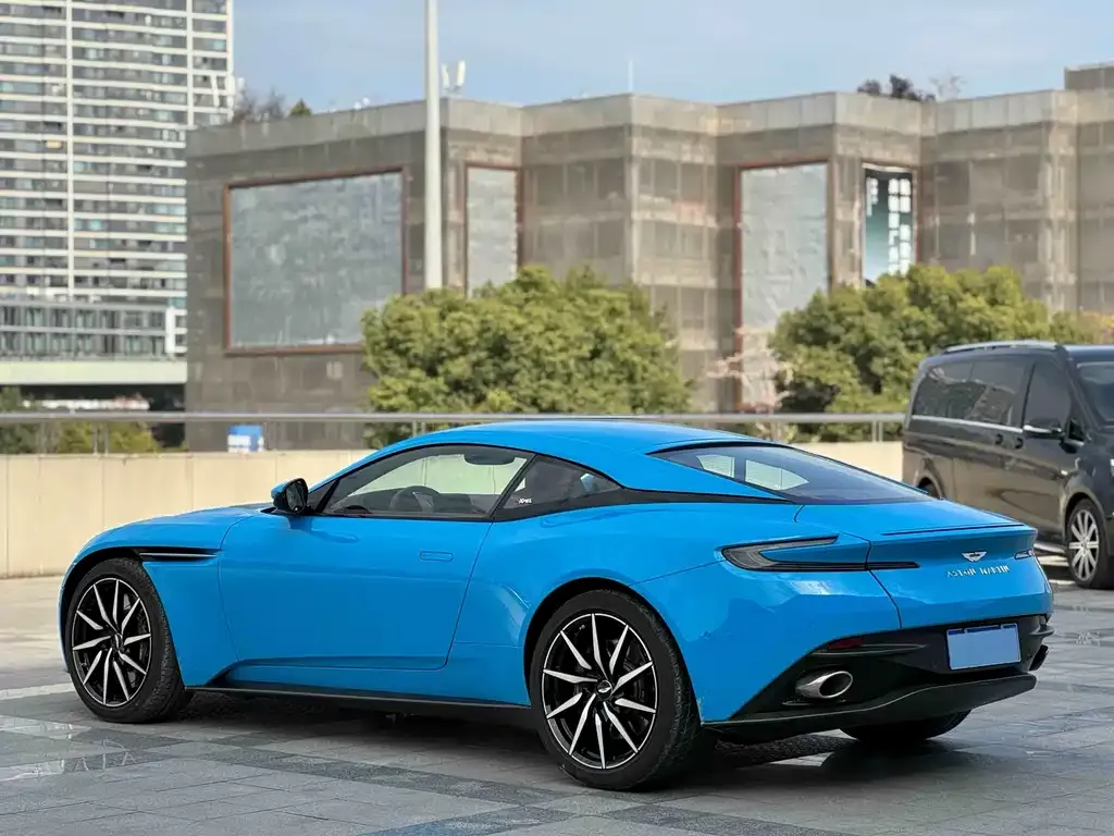 Aston Martin DB11 2023 из CN, фото 4