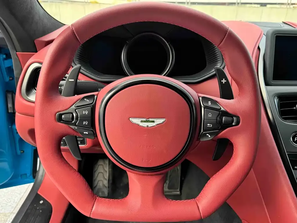 Aston Martin DB11 2023 из CN, фото 8