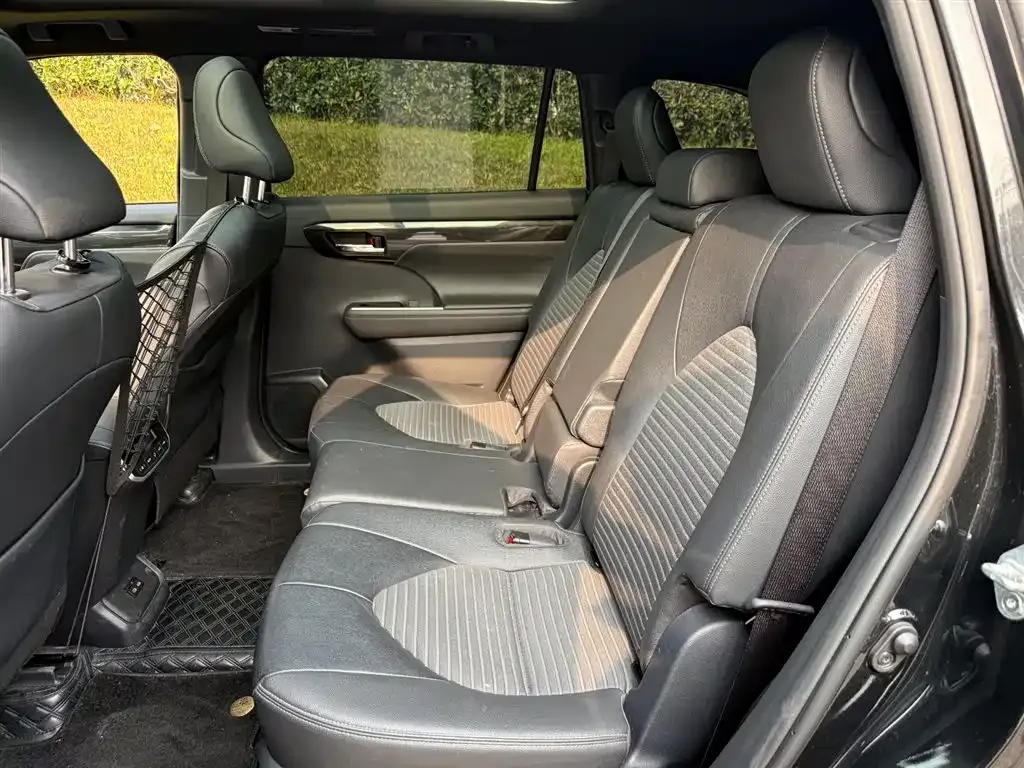 Toyota Crown Kluger 2023 из CN, фото 8