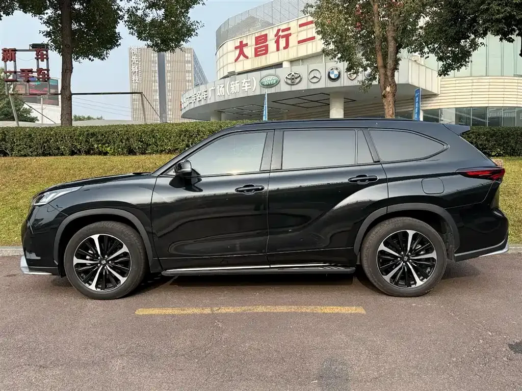 Toyota Crown Kluger 2023 из CN, фото 10