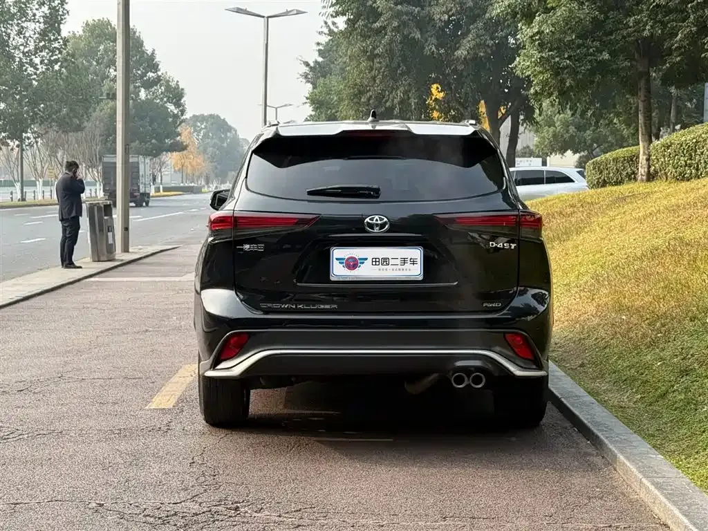 Toyota Crown Kluger 2023 из CN, фото 9