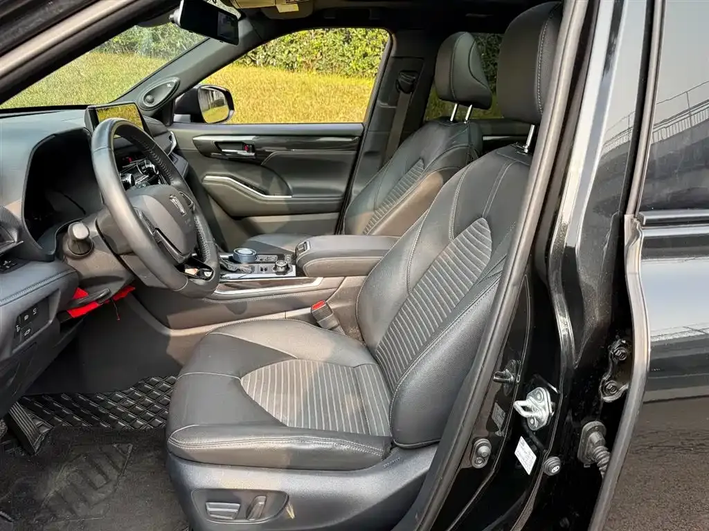 Toyota Crown Kluger 2023 из CN, фото 4