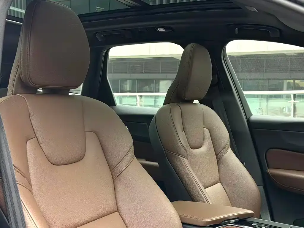 Volvo XC60 2024 из CN, фото 9
