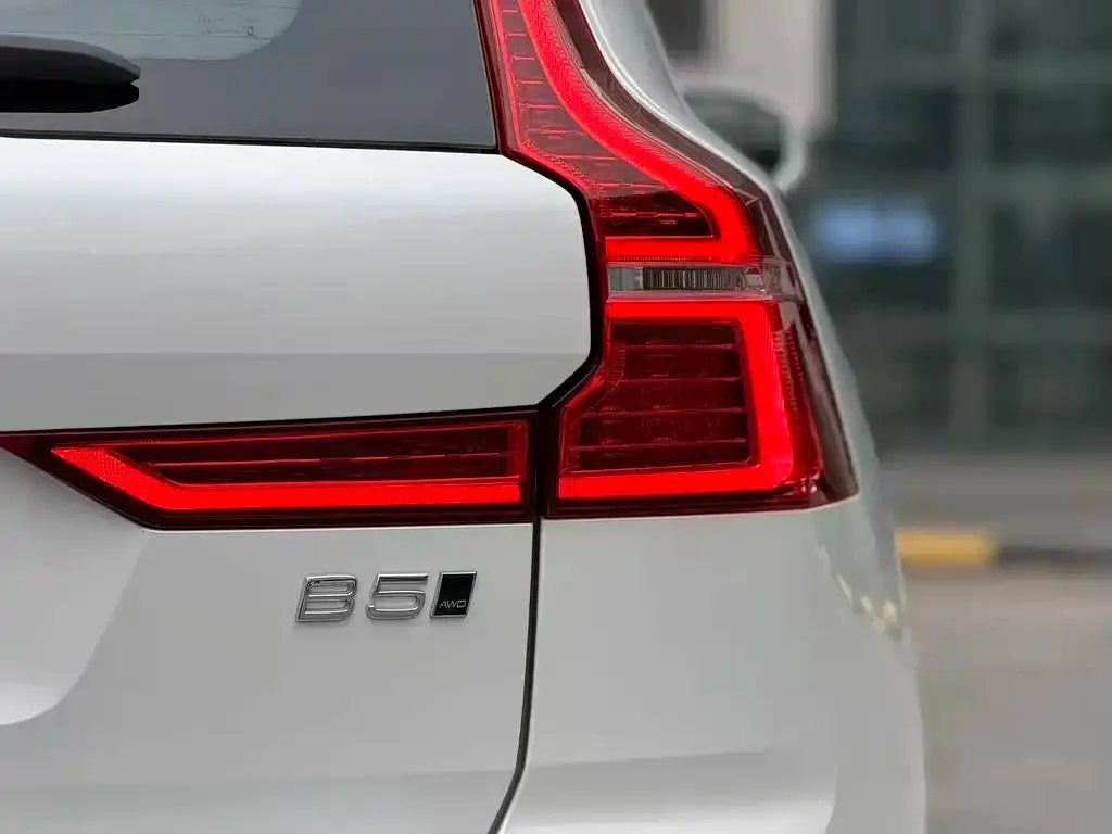 Volvo XC60 2024 из CN, фото 2