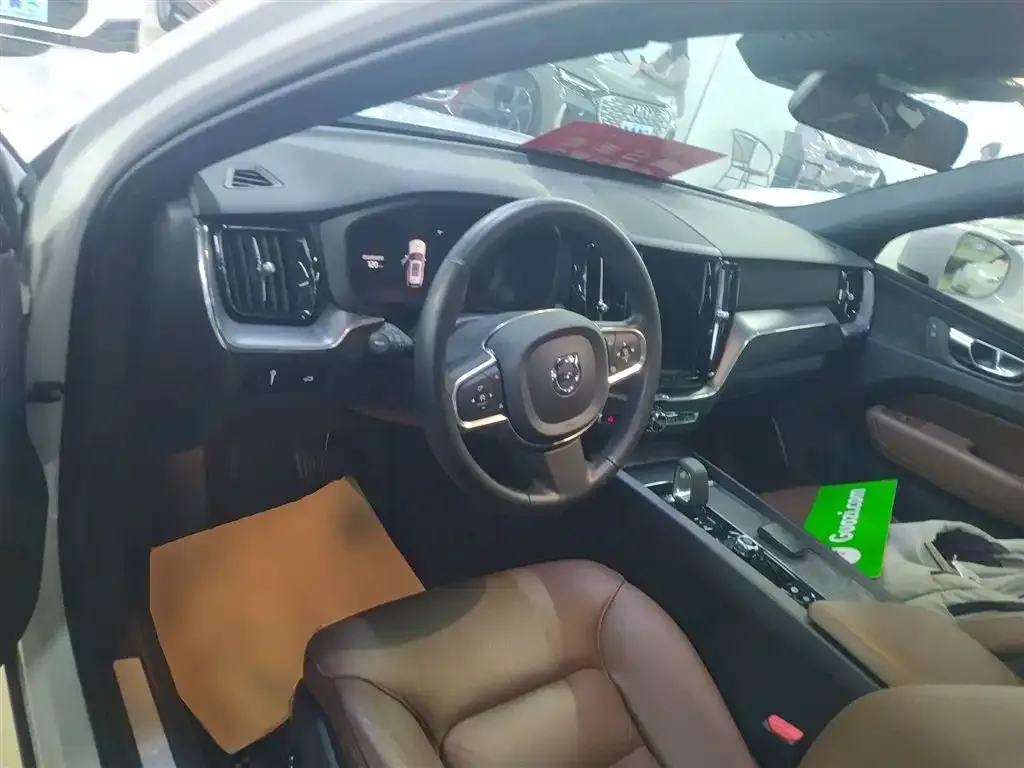Volvo XC60 2022 из CN, фото 9