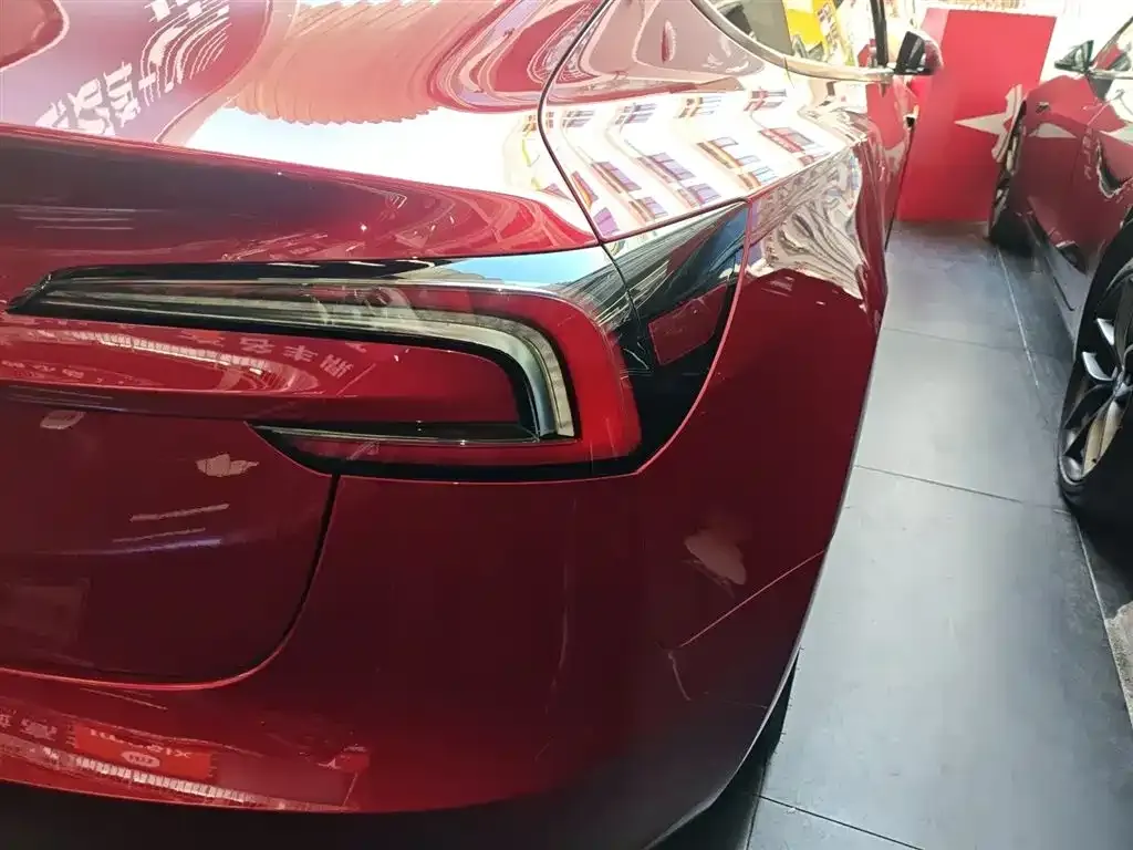 Tesla Model 3 — фото 2