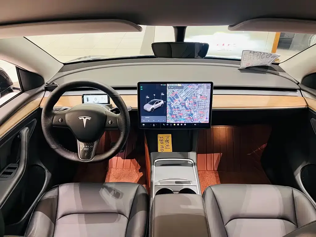 Tesla Model Y — фото 10