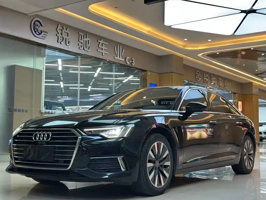 Audi A6L — фото 1
