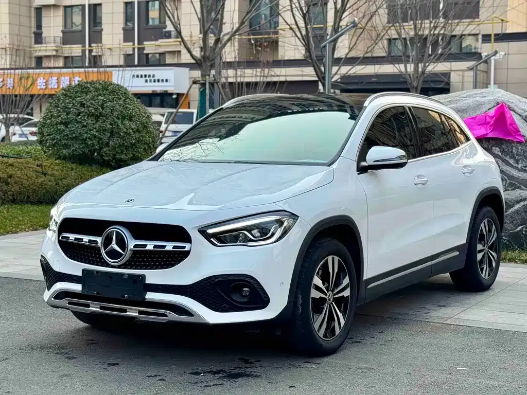 Mercedes-Benz GLA — фото 1