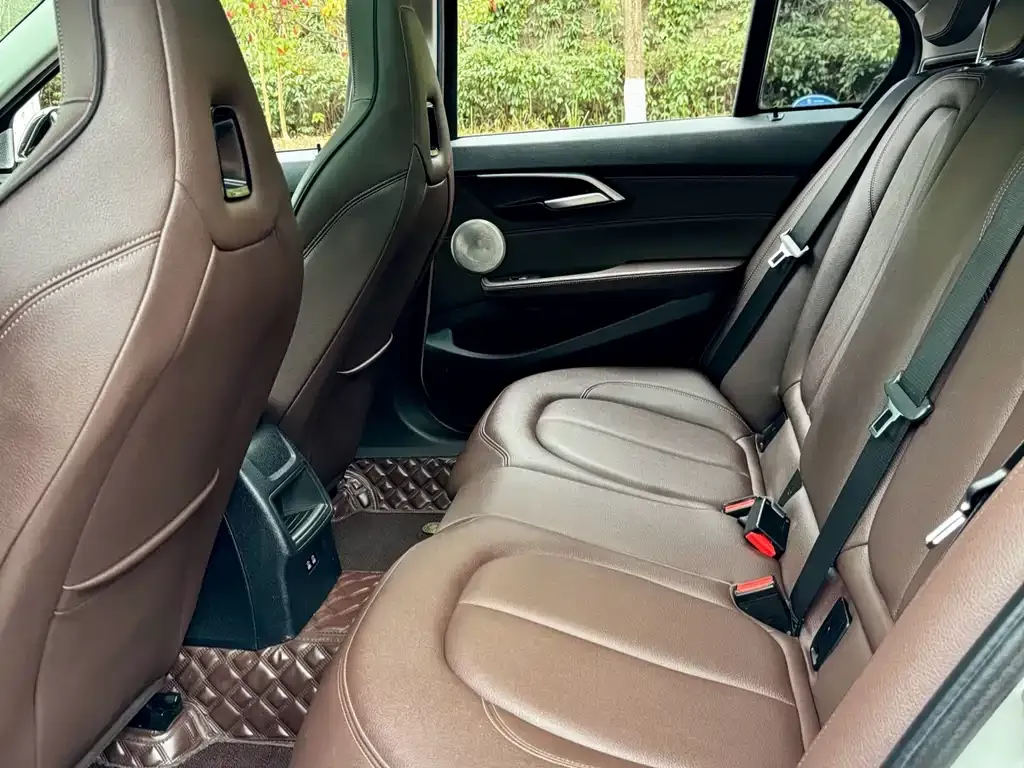 BMW 1 Series 2021 из CN, фото 3