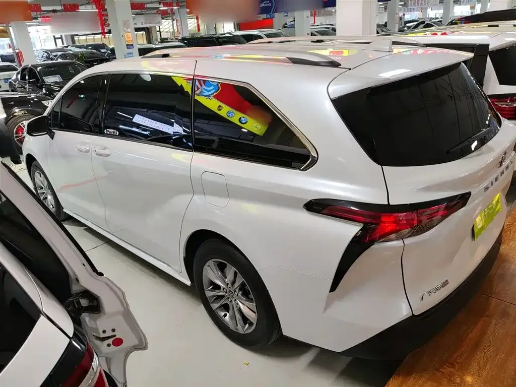 Toyota Sienna — фото 7