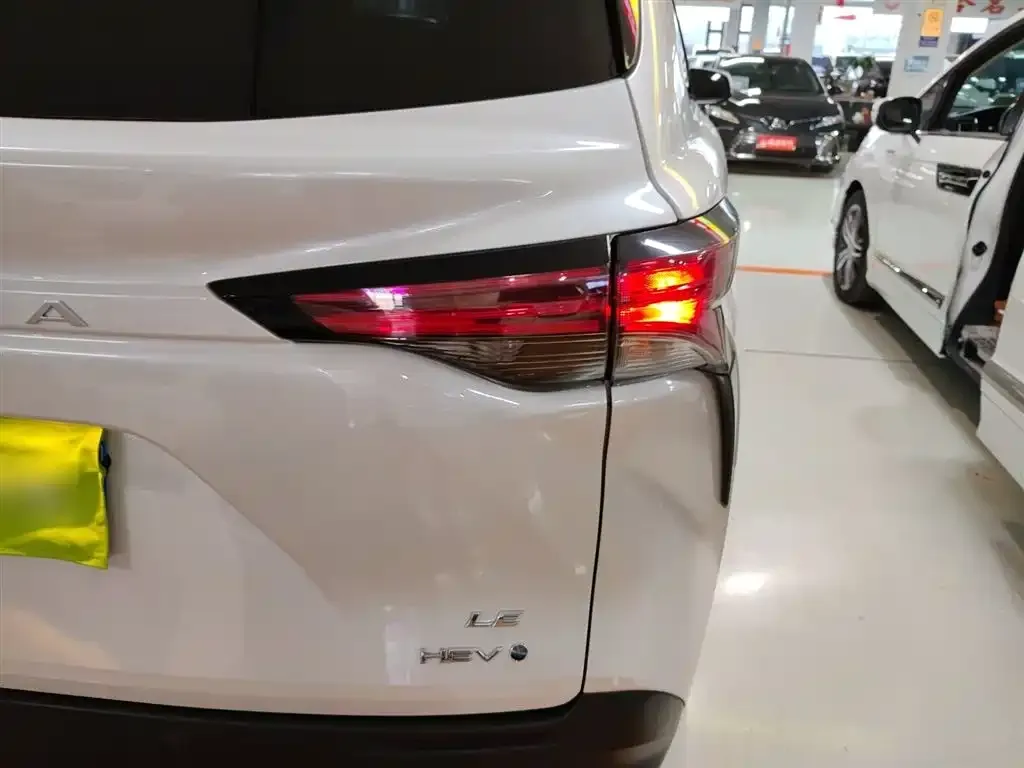 Toyota Sienna — фото 2