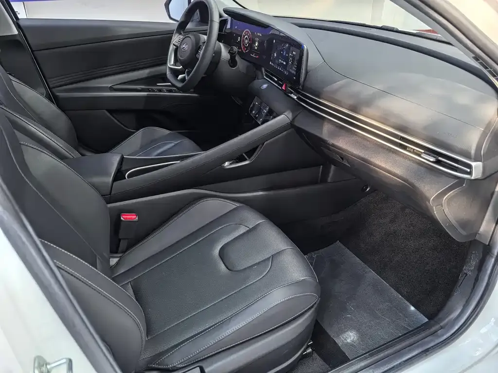 Hyundai Elantra — фото 9