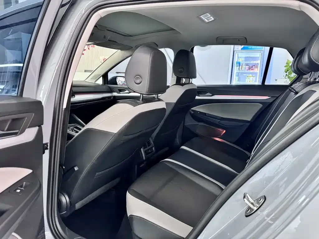 Volkswagen Golf 2021 из CN, фото 4