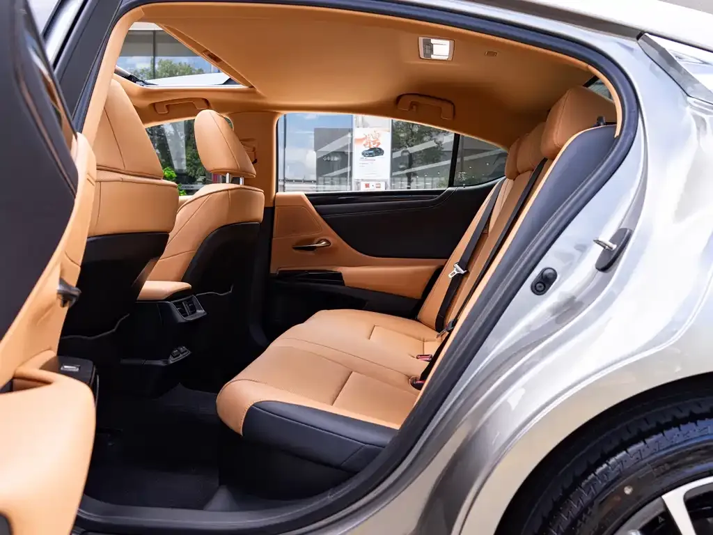 Lexus ES 2023 из CN, фото 4