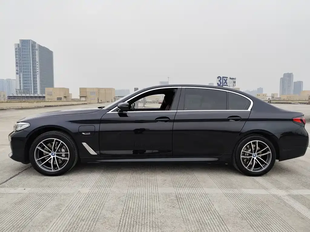 BMW 5 Series New Energy — фото 7