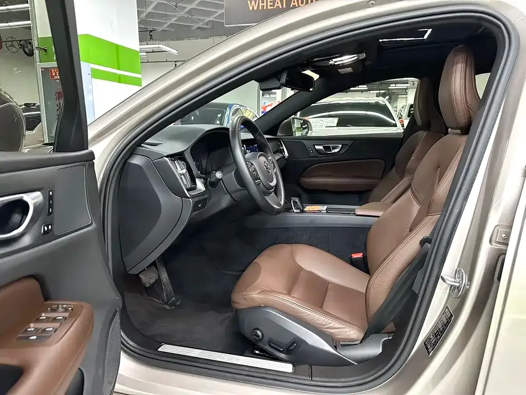 Volvo S60 2023 из CN, фото 9