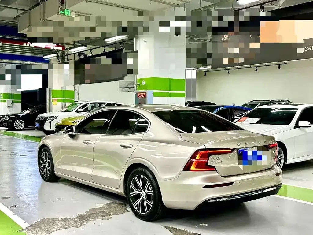 Volvo S60 2023 из CN, фото 7