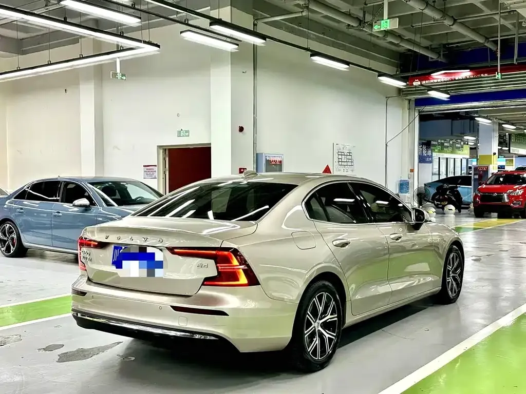 Volvo S60 2023 из CN, фото 5