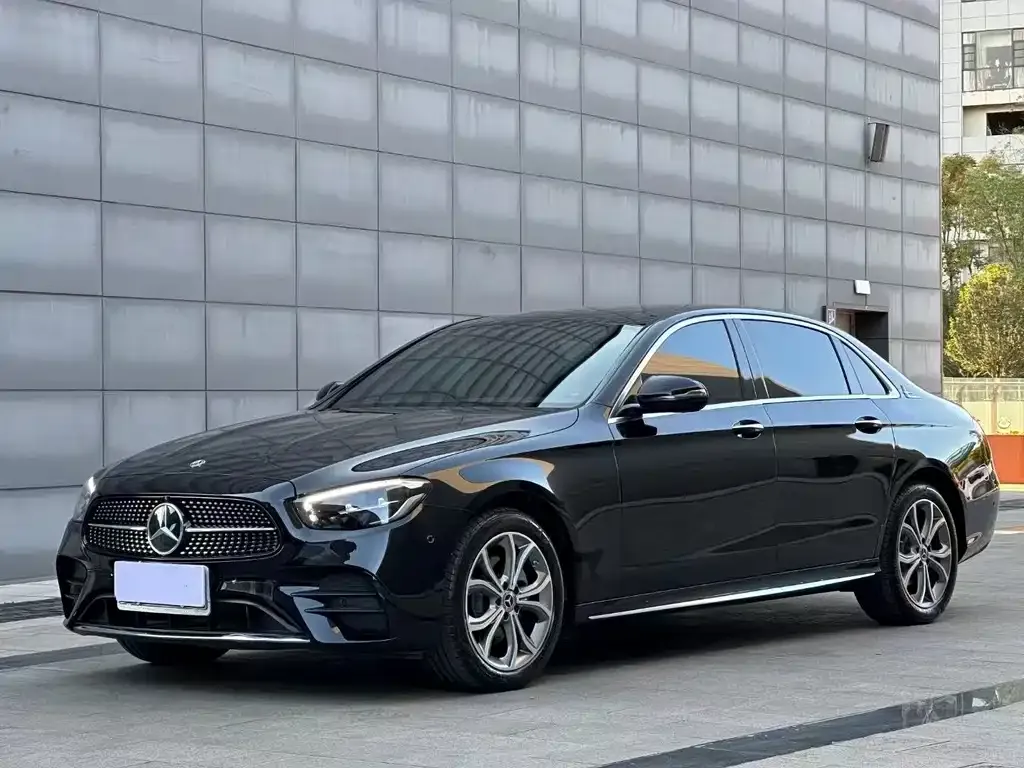 Mercedes-Benz E-Class — фото 1