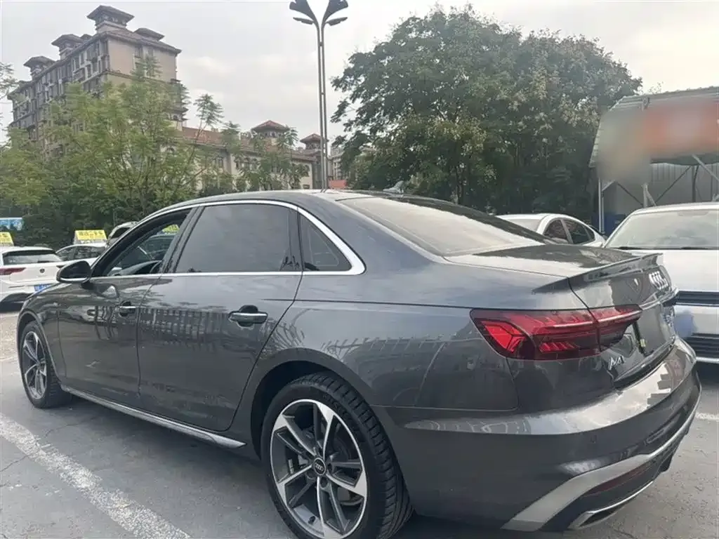 Audi A4L 2022 из CN, фото 4