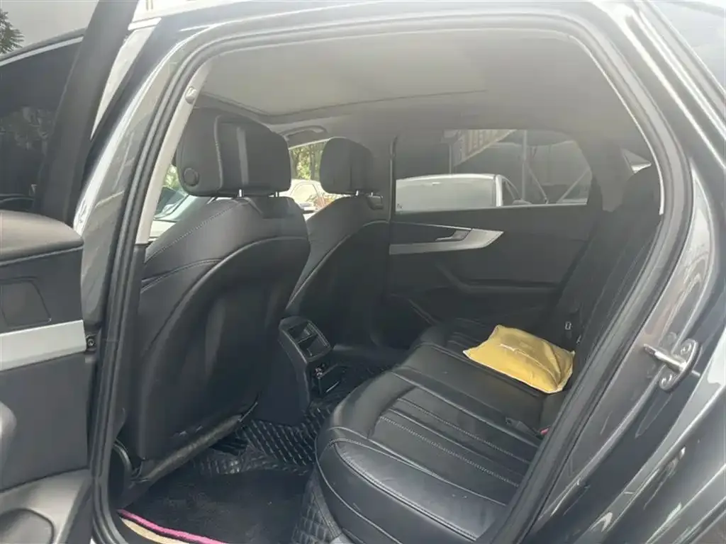 Audi A4L 2022 из CN, фото 5