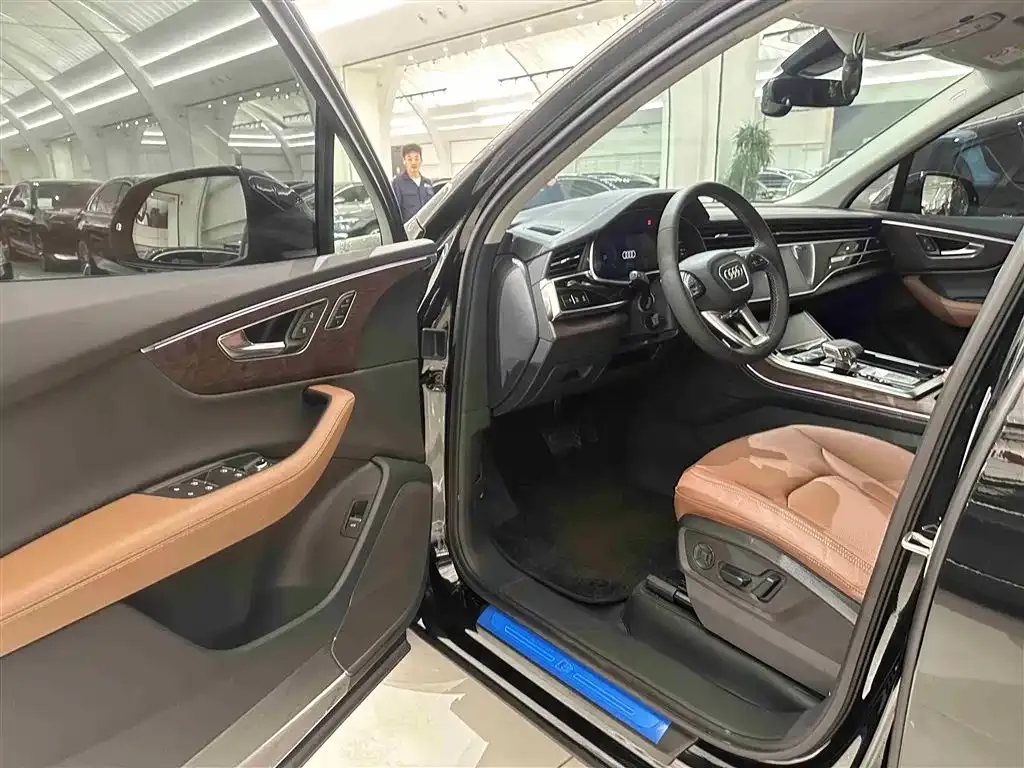 Audi Q7 2025 из CN, фото 7