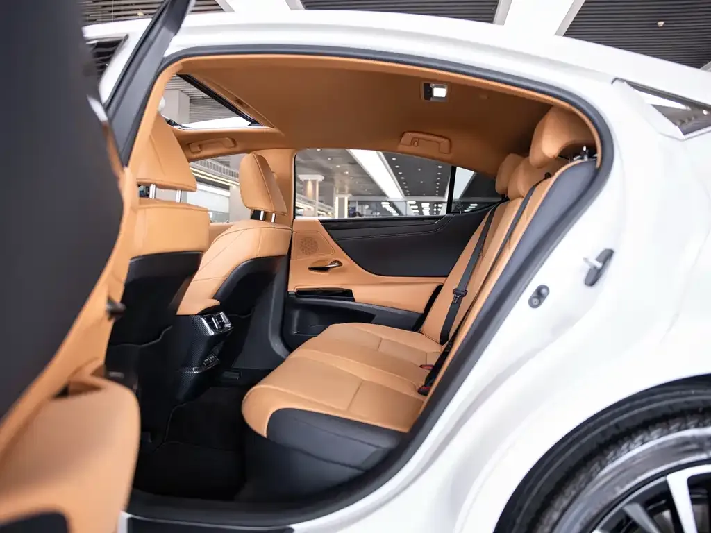 Lexus ES 2023 из CN, фото 5