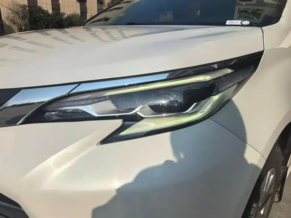 Toyota Sienna 2022 из CN, фото 3