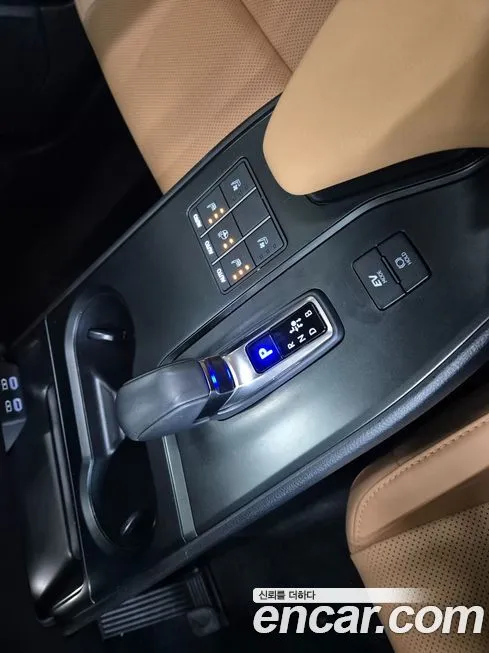 Lexus UX — фото 2