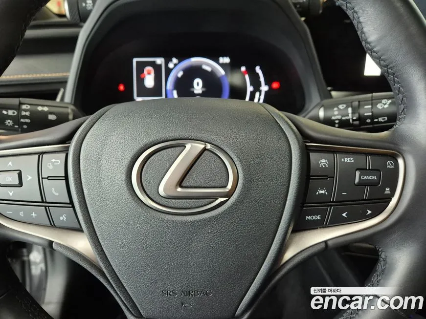 Lexus UX — фото 5